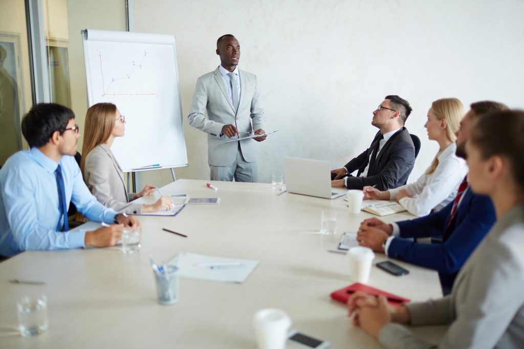 Contratar um profissional capacitado ou investir na capacitação de um bom profissional?